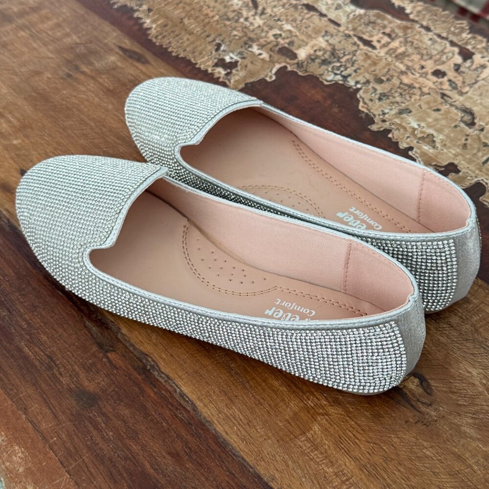 NWOT Forever Comfort Silver Rhinestone Ballet Flats Size 6 - Picture 4 of 10